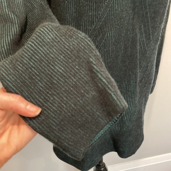 Melanie Lyne Green V-neck Sweater XL - Picture 9 of 17